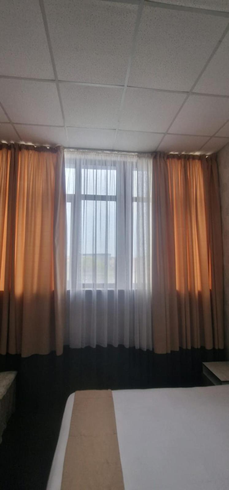 Tarlan Hotel Aqtau Buitenkant foto